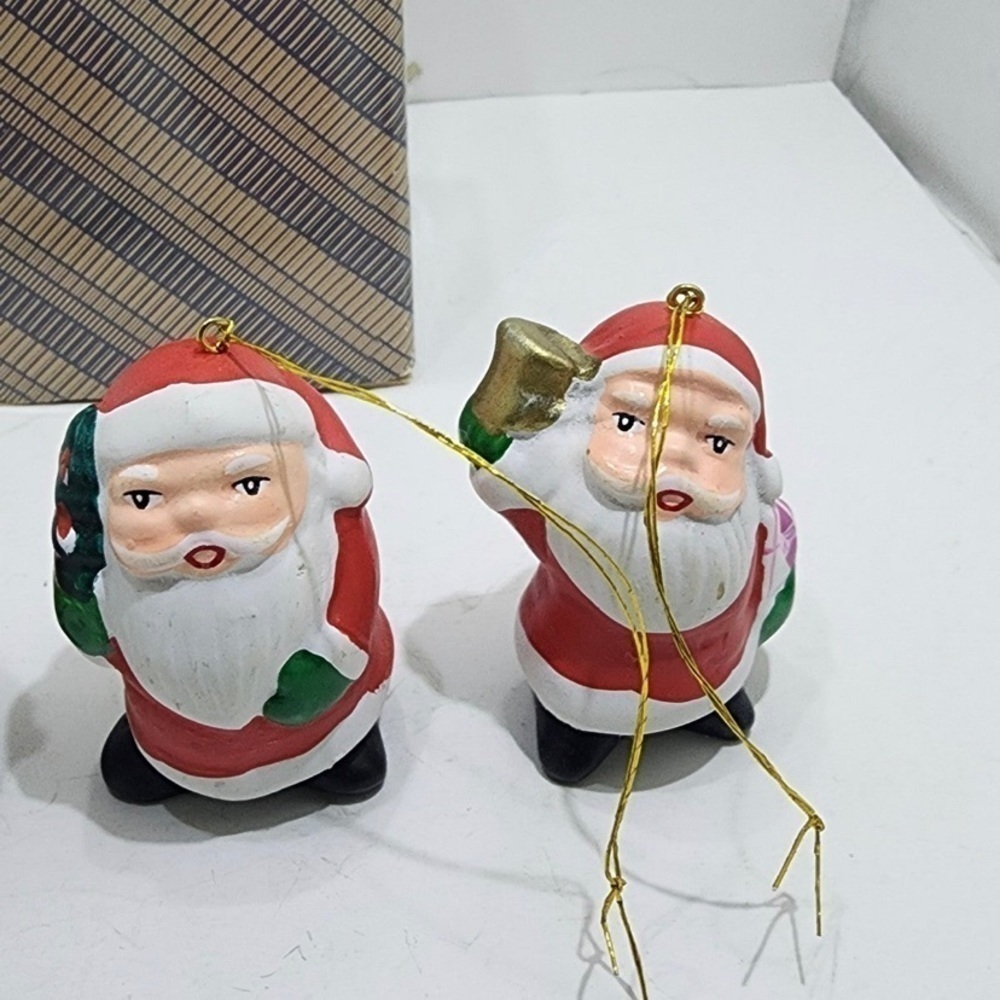 Vintage 1980s Avon "CHRISTMAS TRIO" Set of 3 Ceramic Santa Ornaments - Picture 4 of 5
